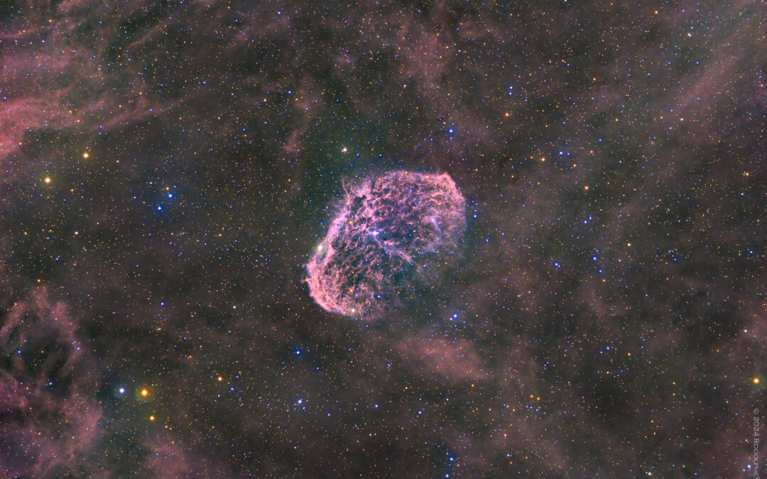 Crescent Nebula (NGC 6888) en HaRGB